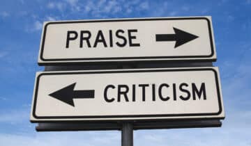 praise vs criticism